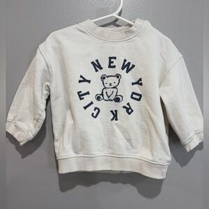 H&M Cream Sweatshirt with Bear and New York City Design Size 2